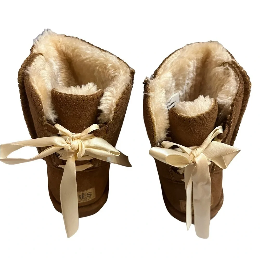 Lamo APRES Kids Bow Lace Faux Fur Lined Snow Boot Chestnut Brown Toddler size13Y